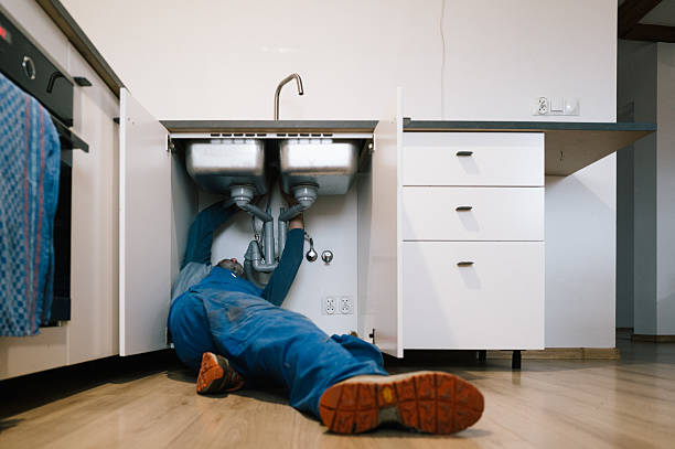 Professional Emergency Plumber technician working in Bernardsville, NJ